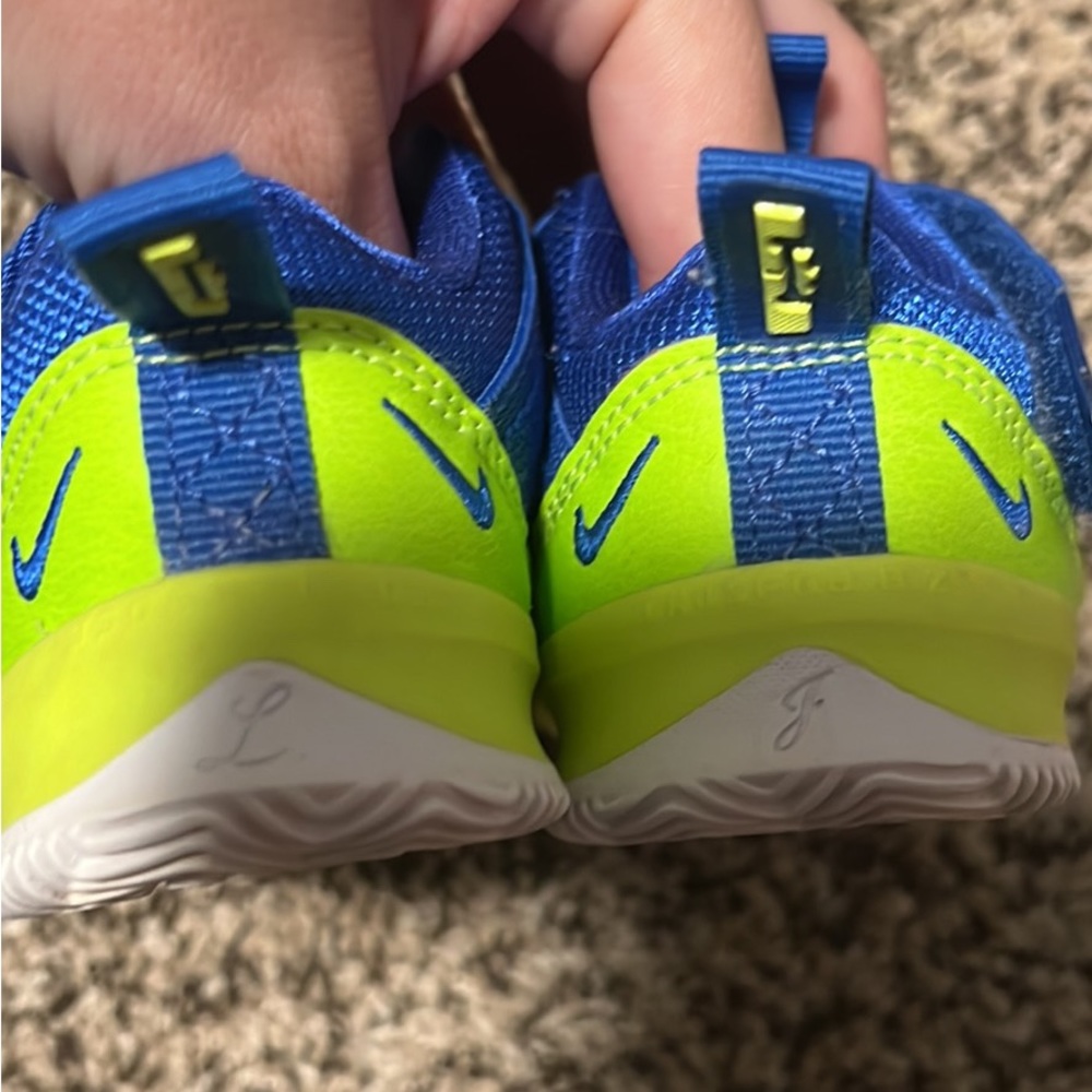Toddler lebron James shoes size 6